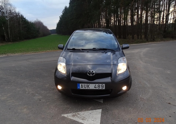 Toyota Yaris cena 21900 przebieg: 132000, rok produkcji 2010 z Dębno małe 92